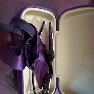 New Gucci women sunglasses, comes with sunglasses case and cloth cleaner
